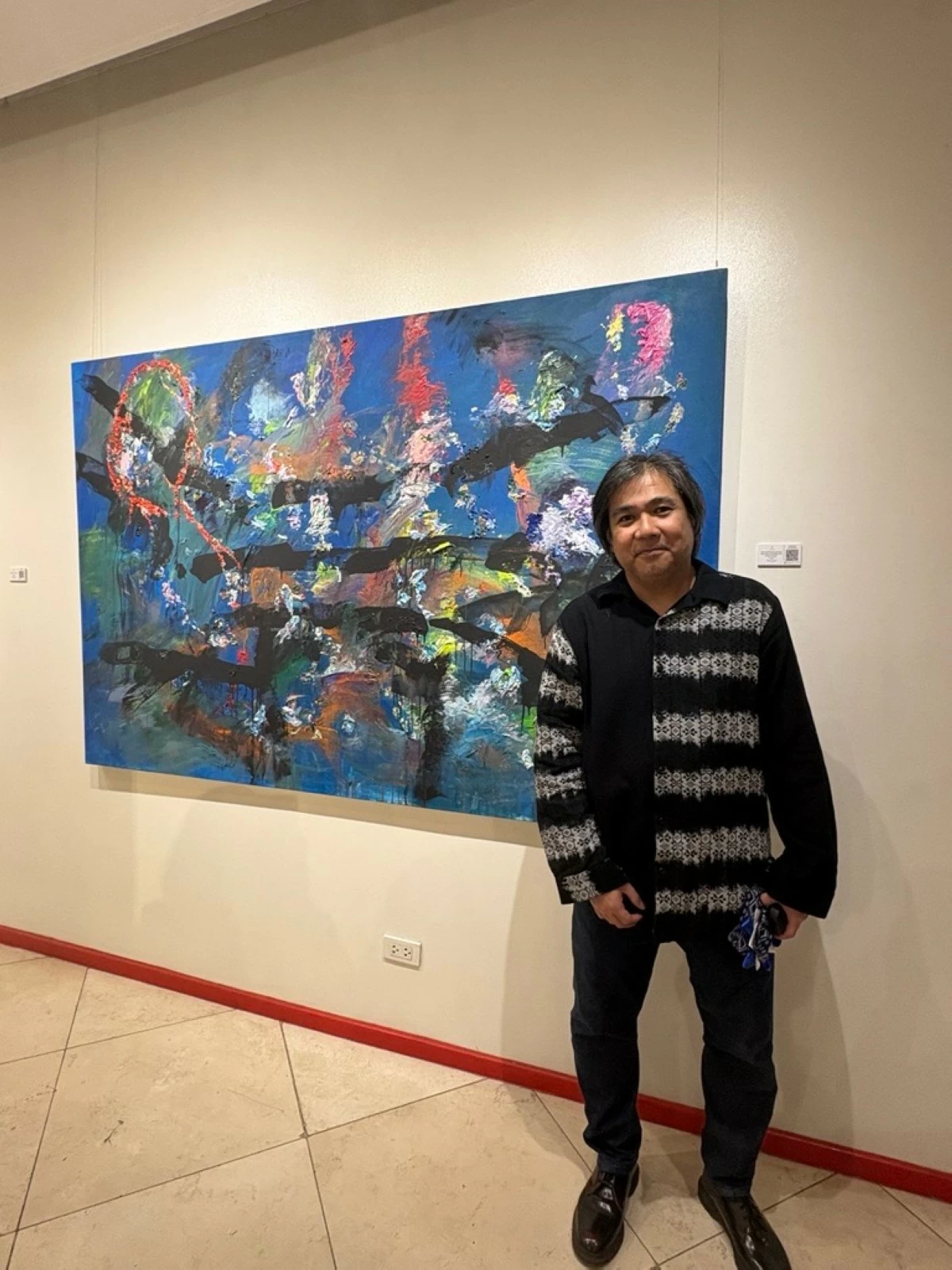 Jonathan Olazo with his work