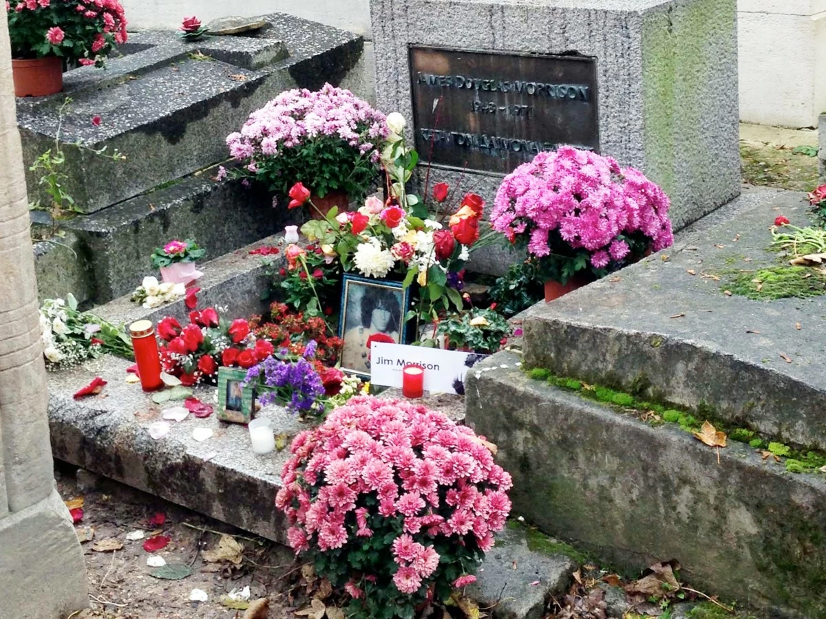 ROCK ON Tucked in between tombs is Jim Morrison’s plot.
