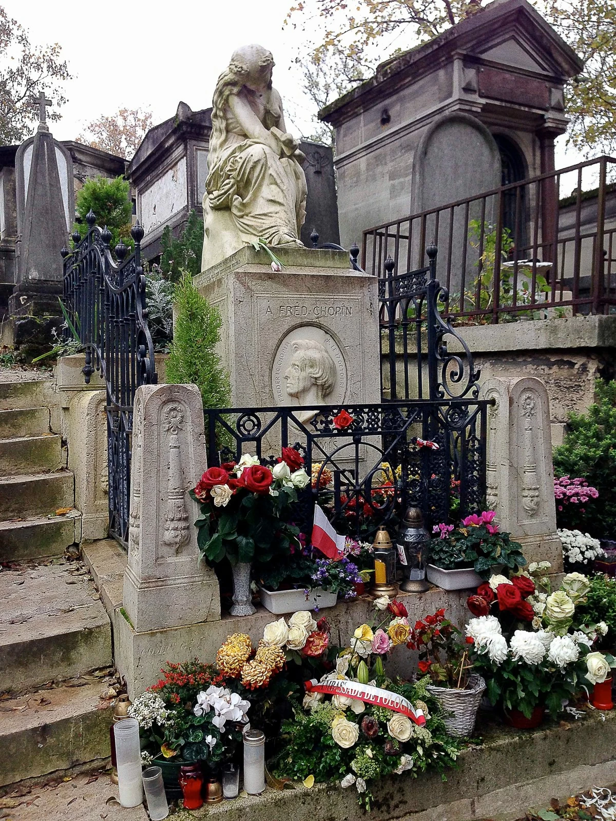 PLAY US A PIECE Chopin’s final resting place is adorned with a symphony of colors.
