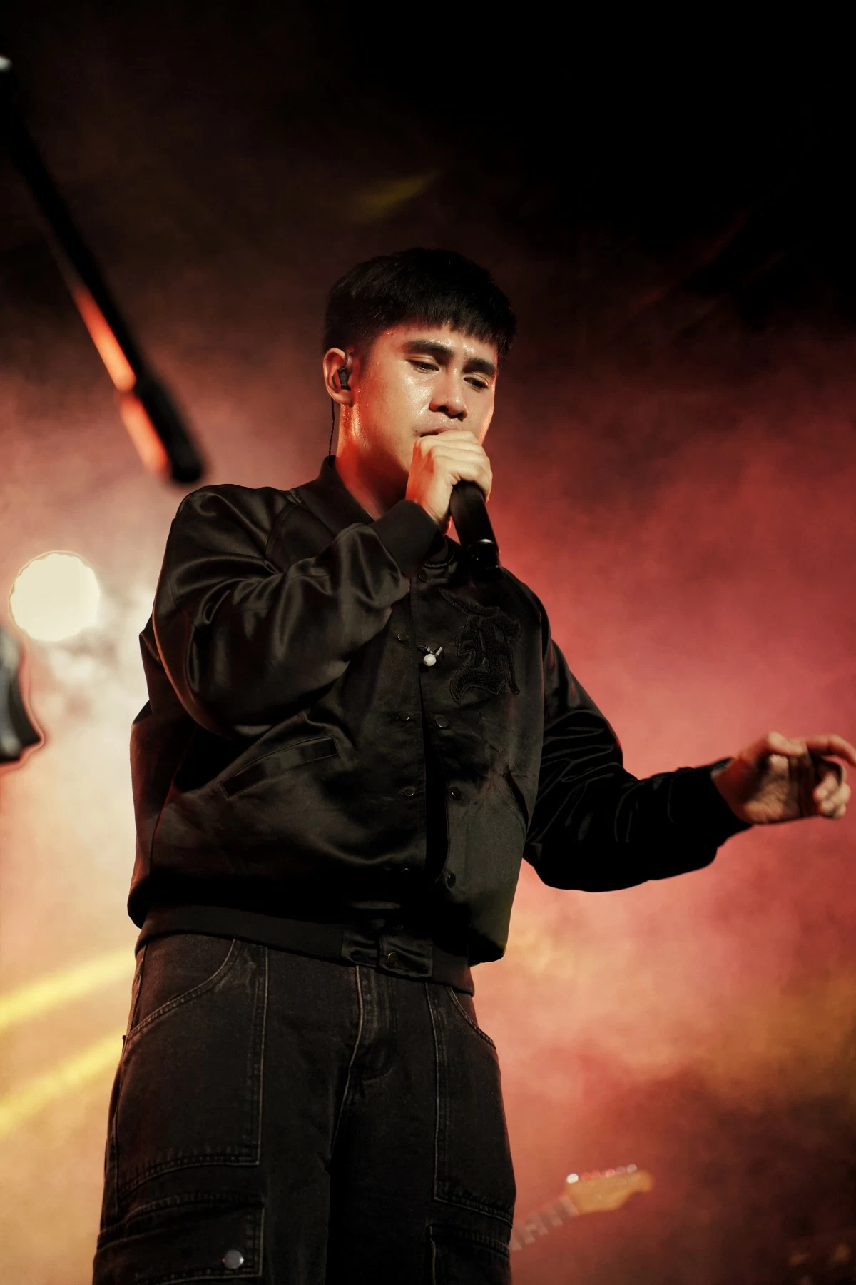 Waltz performs at Viva Cafe in Araneta City