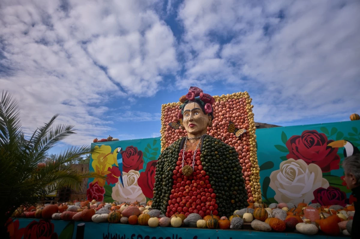 A pumpkin sculpture depicting Mexican artist Frida Kahlo is displayed at Klaistow farm’s annual pumpkin festival, which this year celebrates “powerful women,” in Beelitz near Berlin, Germany, Tuesday, Oct. 21, 2025. (AP Photo/Markus Schreiber)