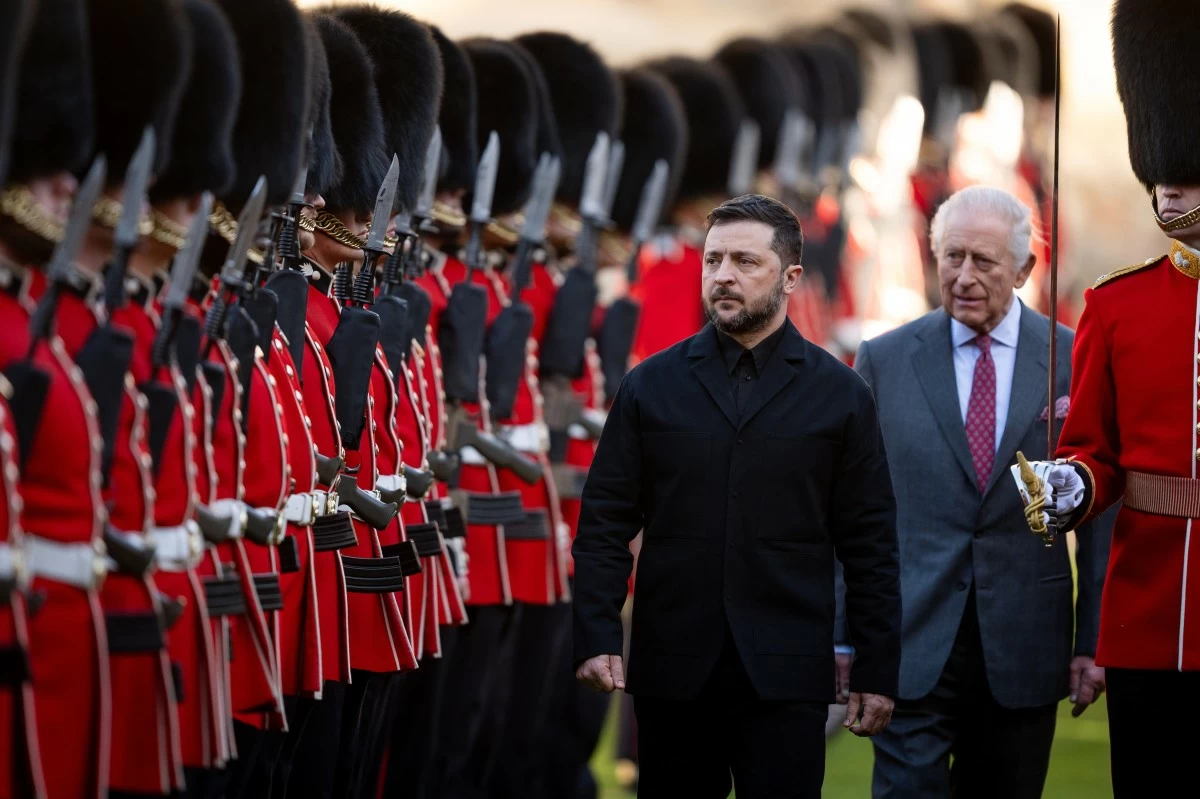 Centre from left: Ukraine's President Volodymyr Zelenskyy, King Charles III and Major Ben Tracey inspecting a guard of honour at Windsor Castle, England, Friday, Oct, 24, 2025. (Aaron Chown/Pool Photo via AP)