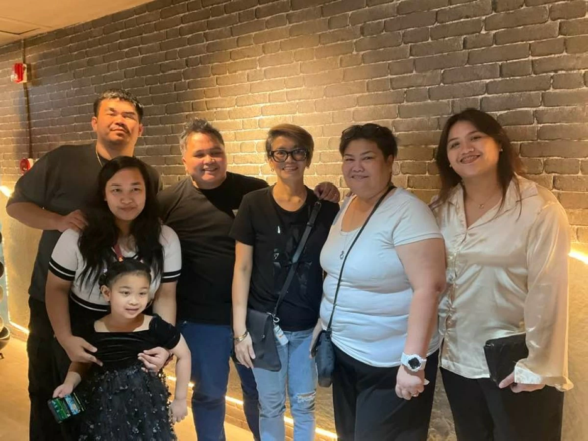 Chit Reyes joins partner Cowee Santos (2nd from left), her supportive family for a photo
