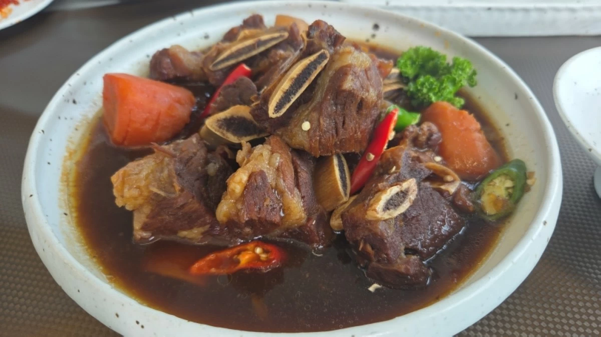 Lunch in Gapyeong, South Korea (Jonathan Hicap)