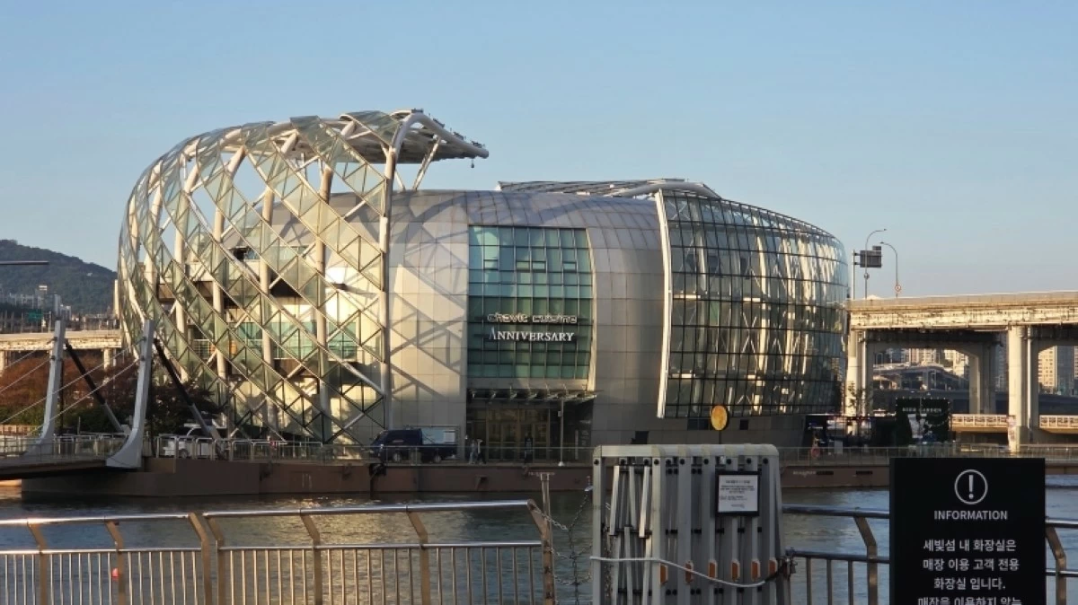 Hangang River yacht experience in Seoul (Jonathan Hicap) 