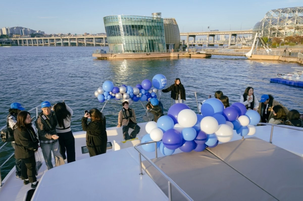Hangang River yacht experience in Seoul (Jonathan Hicap) 