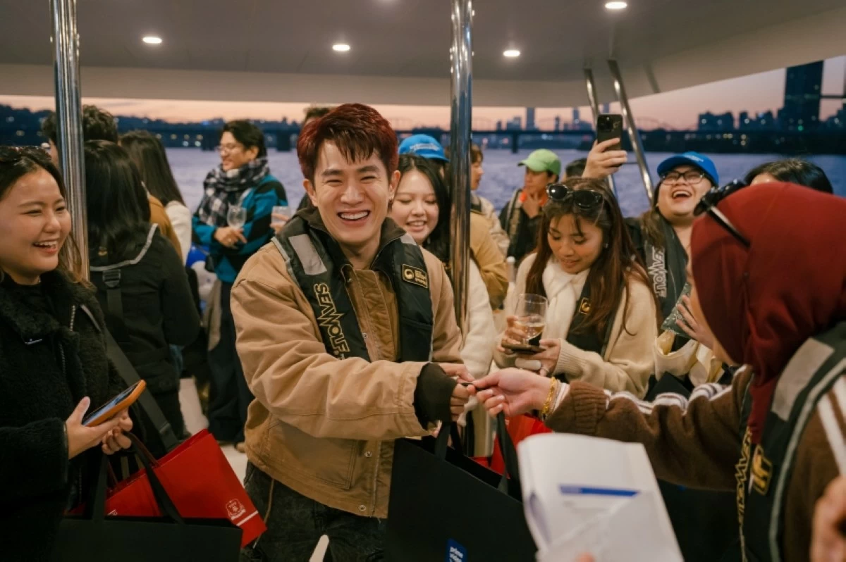 Hangang River yacht experience in Seoul (Jonathan Hicap) 