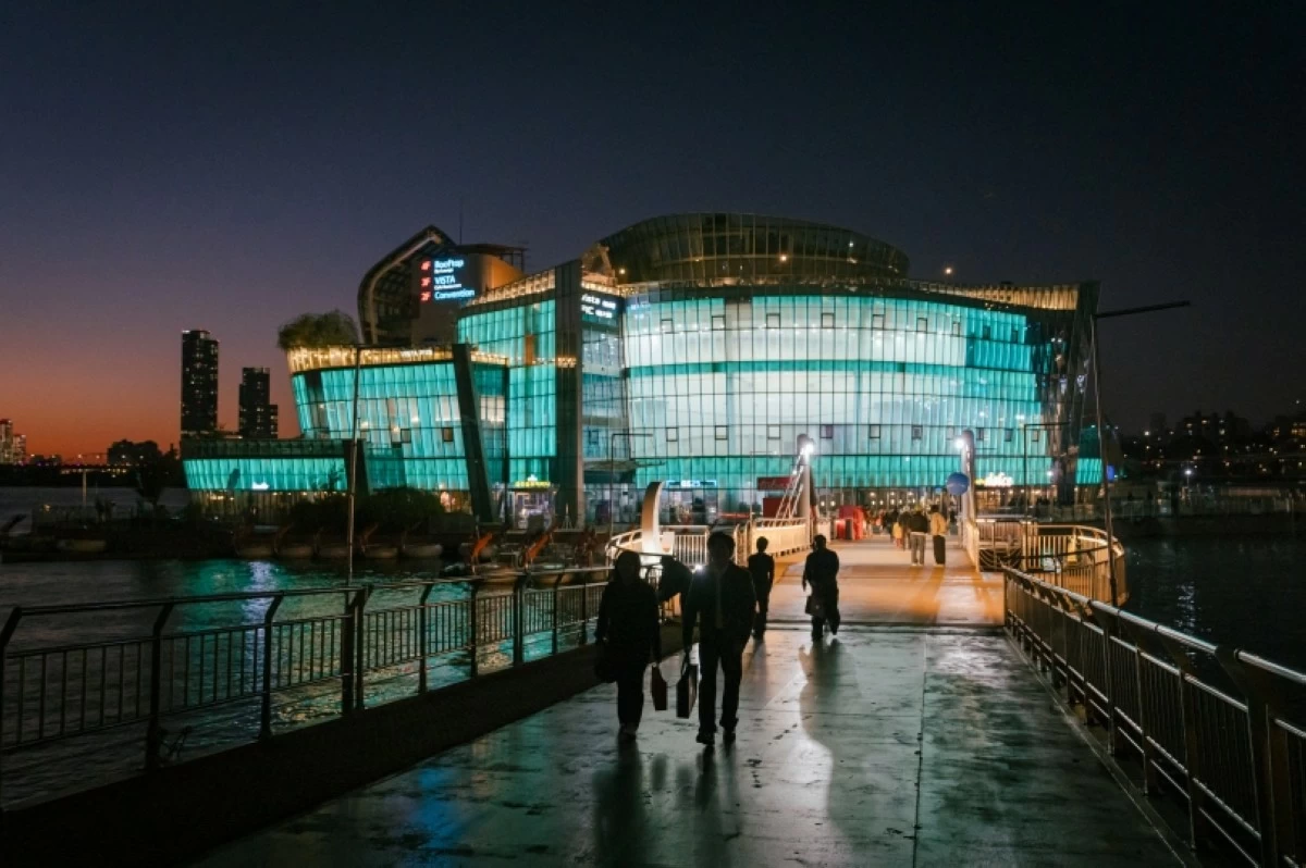 Hangang River yacht experience in Seoul (Jonathan Hicap) 