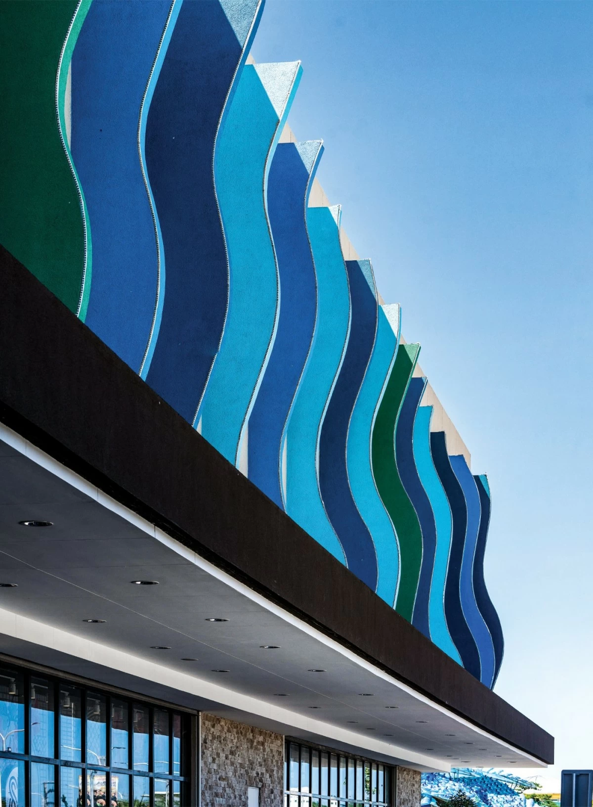 Decorative fins on the facade—giving ocean flow