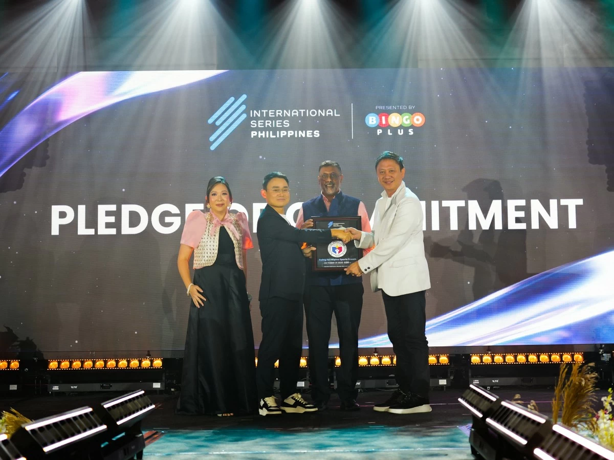 Corporate executives presenting the plaque for the pledge of commitment to the Philippine Sports Commission (PSC).
