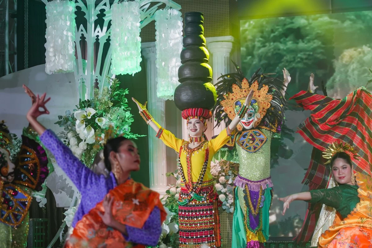 Dancers exhibiting the Philippines’ colorful culture through their showcase.
