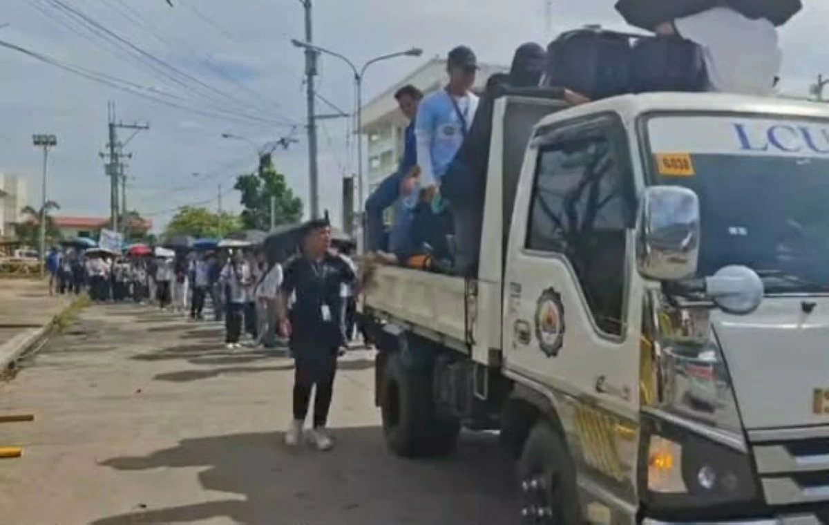 A thousand students of La Consolacion University of the Philippines (LCUP) marched against corruption in the City of Malolos, Bulacan province, on Sunday, October 26, 2025. (Freddie Velez) 