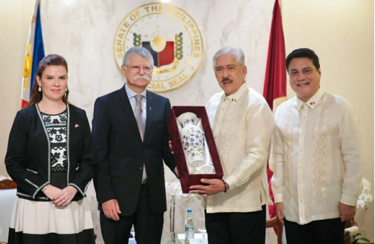 Speaker László Kövér and Hungarian Ambassador to the Philippines Titanilla Toth with Senators Tito Sotto III and Juan Miguel Zubiri (Photo from the Embassy of Hungary in Manila)
