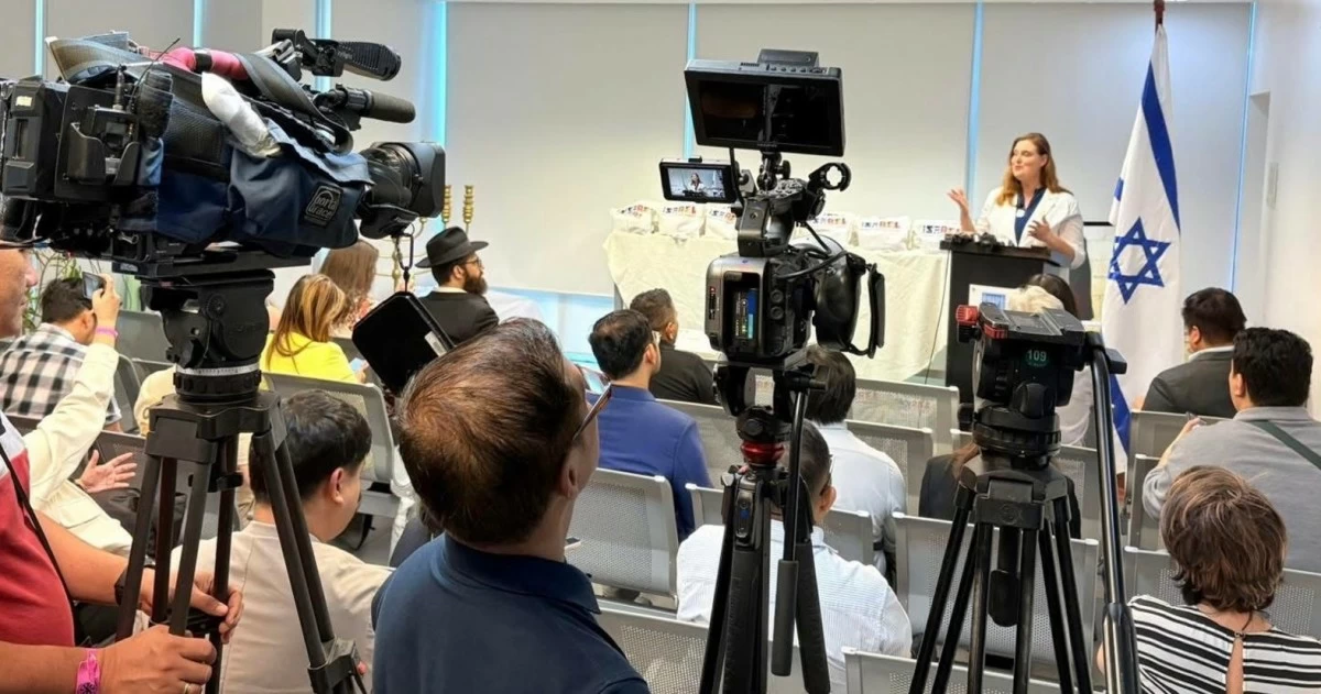 Ambassador Dana Kursh briefs media representatives on recent developments in the US-led peace process between Israel and Hamas