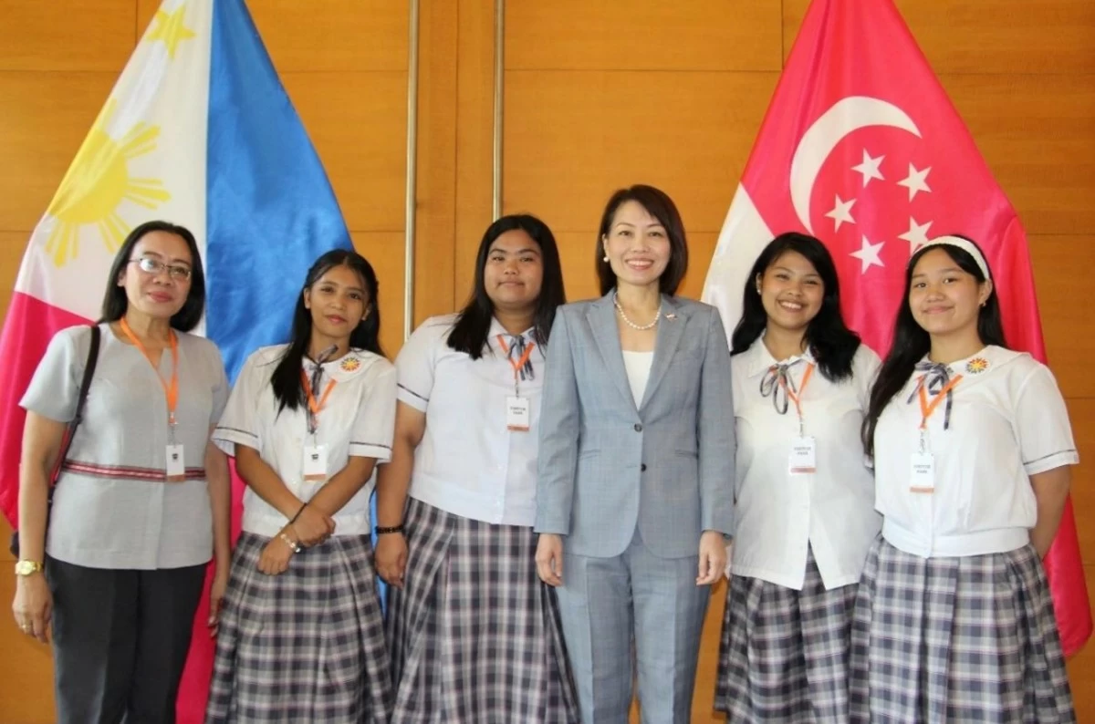 Ambassador Constance See (middle) with (from left) Teacher Gloria Cunanan and the Ambassadors-for-a-Day Fort Bonifacio High School students Aira, Princess, Rizzi, and Bella