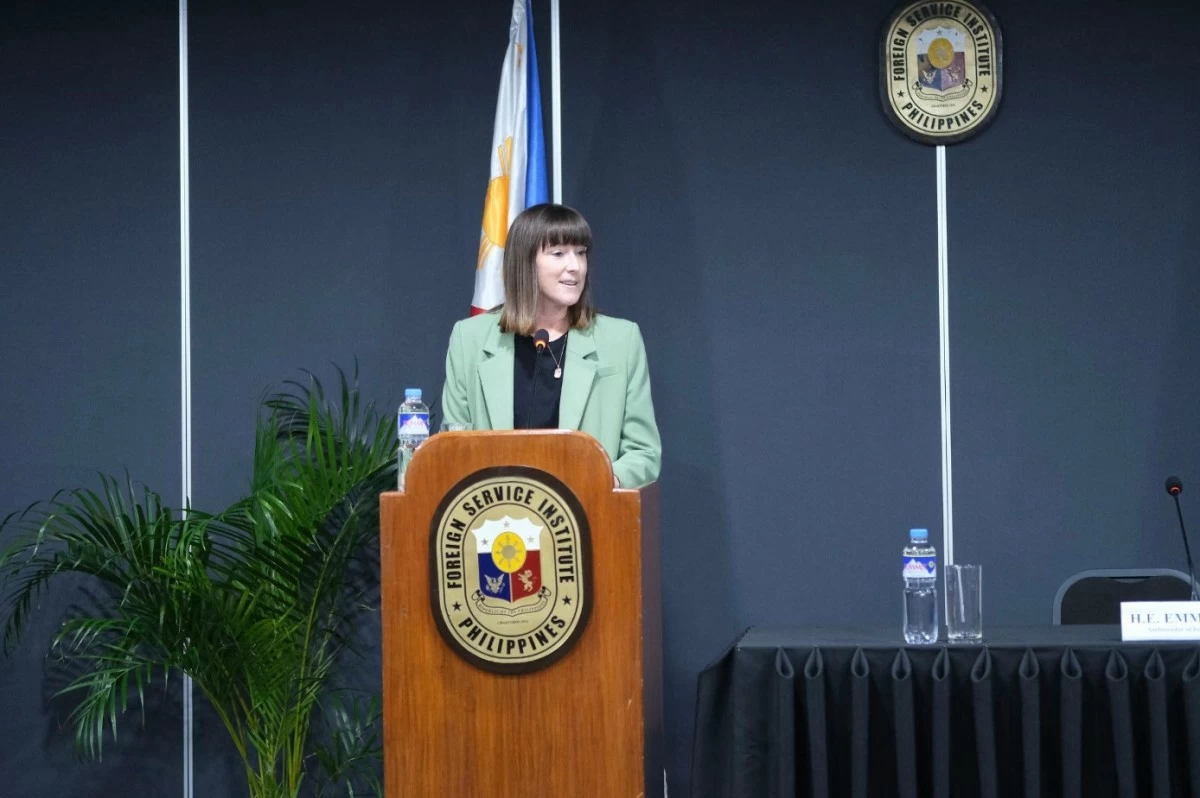 Ambassador Emma Hickey delivers her lecture at the Foreign Service Institute (FSI) 18th Ambassadors’ Lecture Series (ALS)