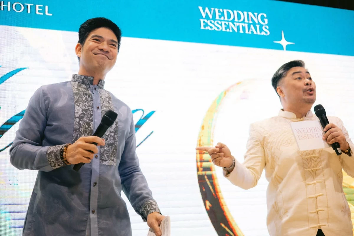 Hosts Atom Ungson and Mike Acuña