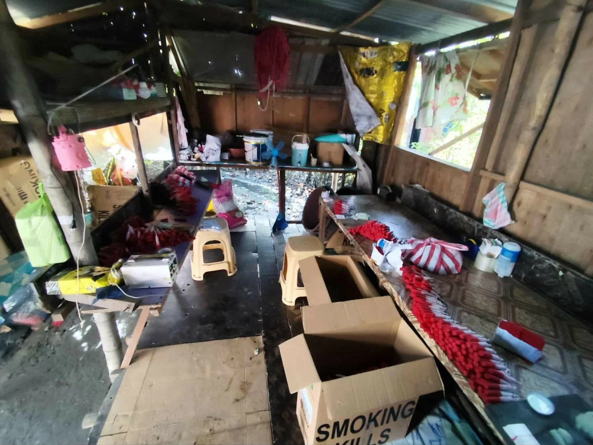 Bulacan police arrested a man identified as “Jon-jon” for illegally manufacturing firecrackers on Monday morning, Oct. 27, at Sitio Bihunan, Barangay Biñang 1st, Bocaue. (Photo from Bulacan PPO)