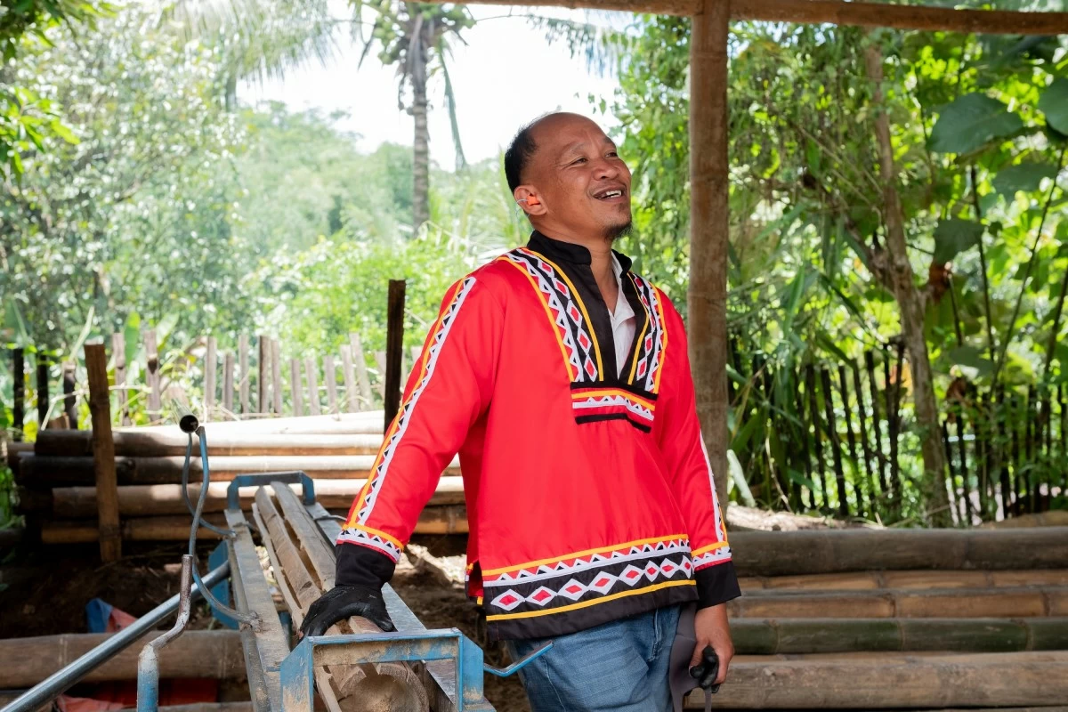  Raymond Carlos recounts the challenge of cutting and acquiring bamboo, especially as it can get entangled with the others, thereby requiring about four people to secure just one at a time.