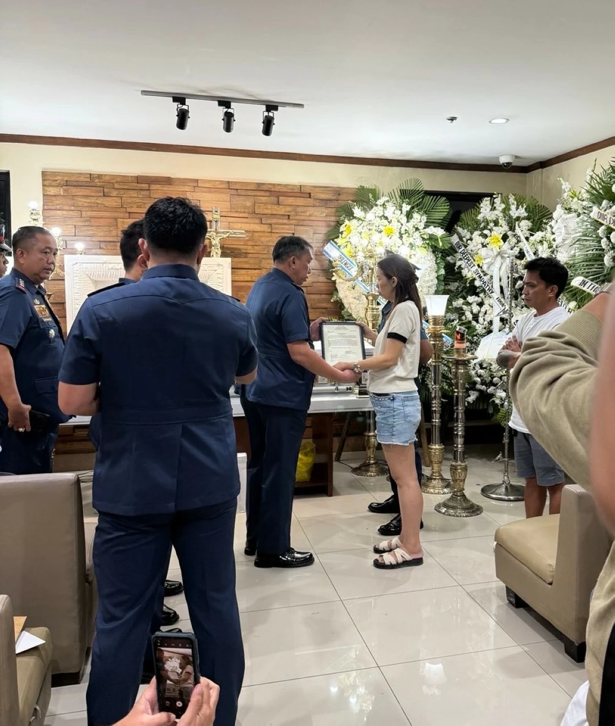 CIDG director Maj. Gen. Robert AA Morico II visits the wake of Police Capt. Joel H Deiparine, the assistant chief of Intelligence Section of the CIDG in Central Visayas who was gunned down by gun-for-hire men in Cebu City. (photo: CIDG) 