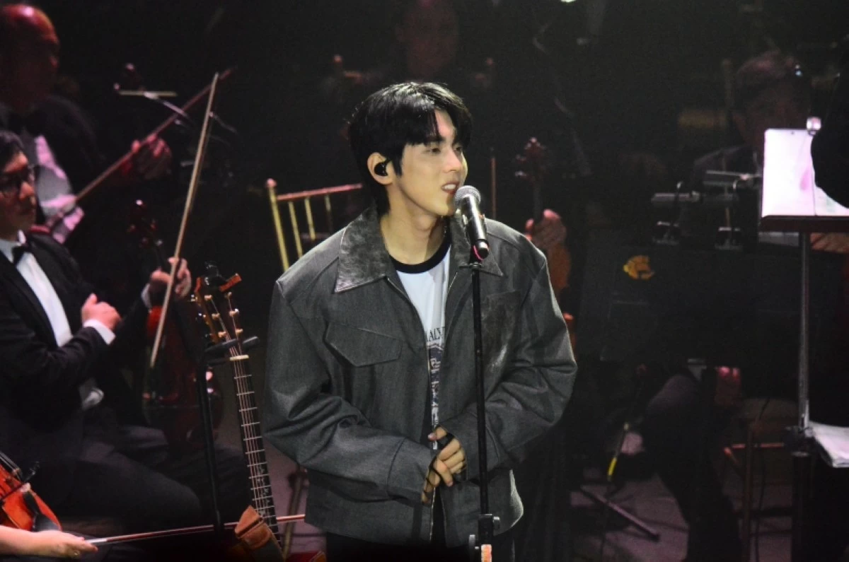 Isaac Hong (Jonathan Hicap)