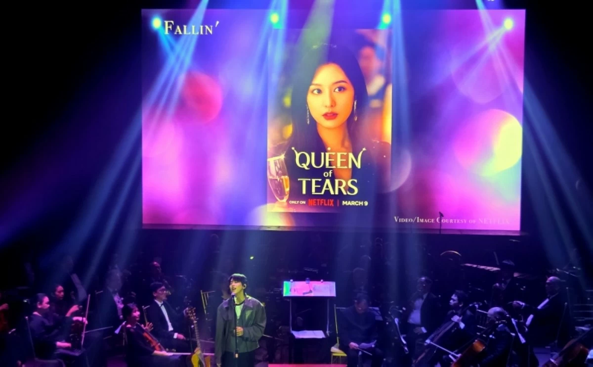 Isaac Hong performing 