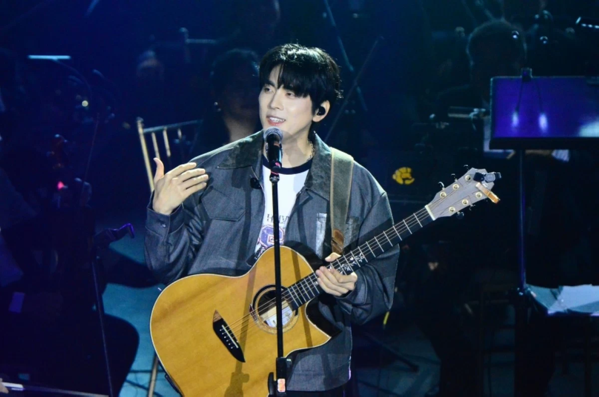 Isaac Hong (Jonathan Hicap)