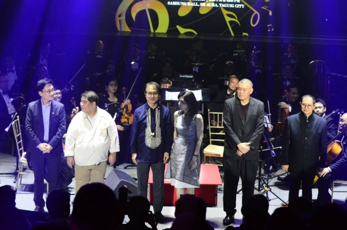 (From left) ); Kim Myeongjin, director of the Korean Cultural Center (KCC) in the Philippines; Joseph Bernan Corpuz, deputy executive director of the National Commission for Culture and the Arts (NCCA); Korean Ambassador to the Philippines Lee Sang-hwa; Kaye Tinga, president of the Cultural Center of the Philippines (CCP); Joaquin San Agustin, executive vice president for marketing of SM Supermalls; and Maestro Herminigildo Panera of the Philippine Philharmonic Orchestra (Jonathan Hicap)
