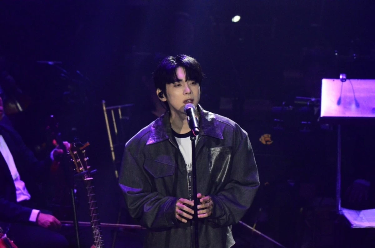 Isaac Hong (Jonathan Hicap)