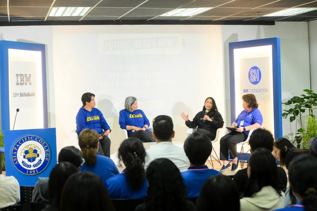 (From left) APC executive director of School of Computing & Information Technologies Rhea-Luz Valbuena, APC president Dr. Teresita Medado, IBM Philippines country general manager and Technology leader Aileen Judan-Jiao, and SMFI executive director for Education Programs Carmen Linda Atayde lead the opening of the Future-Ready, Now!, an upskilling program that integrates digital training and workforce development for its scholars.