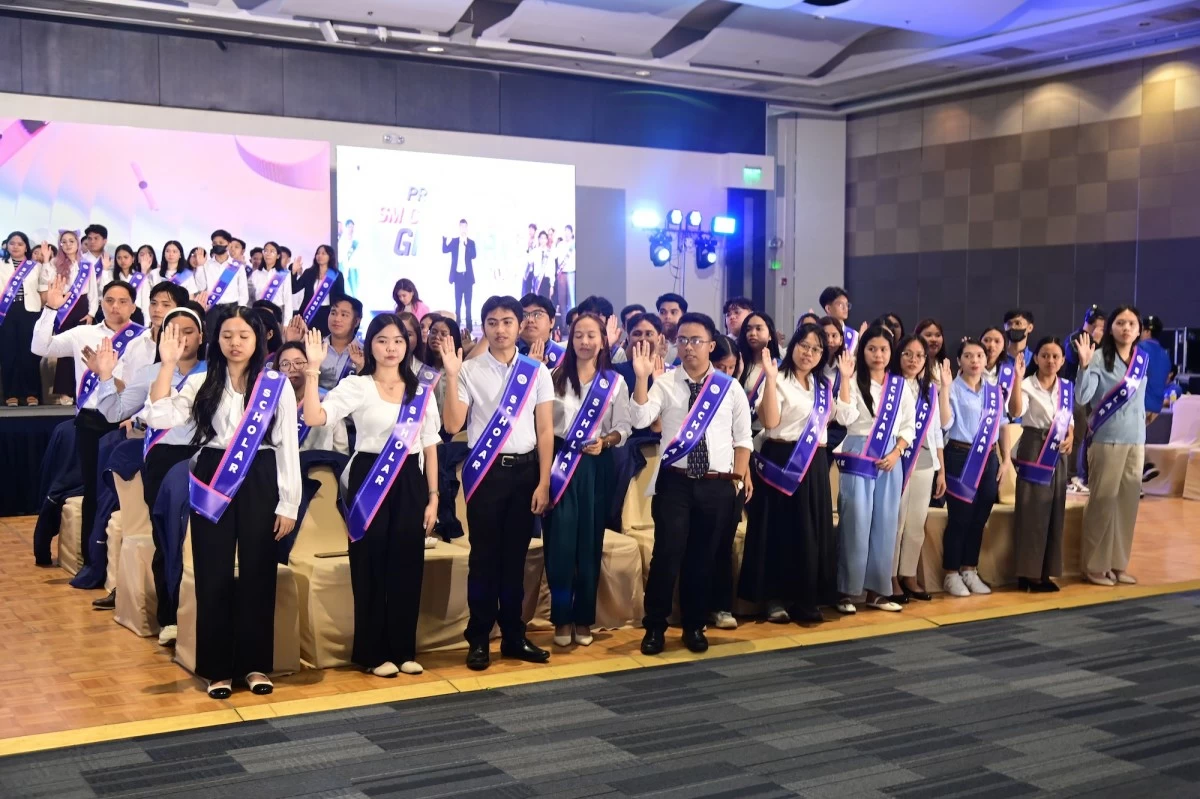 SM Scholars from Batch 2025 take their Alumni Oath, becoming part of the 4,700-strong and growing SM Scholar Alumni network.