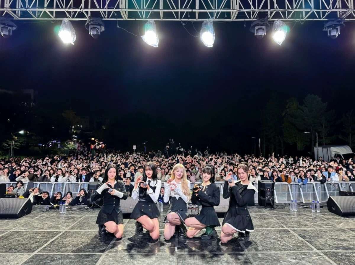 STAYC at an event without member Isa (X)