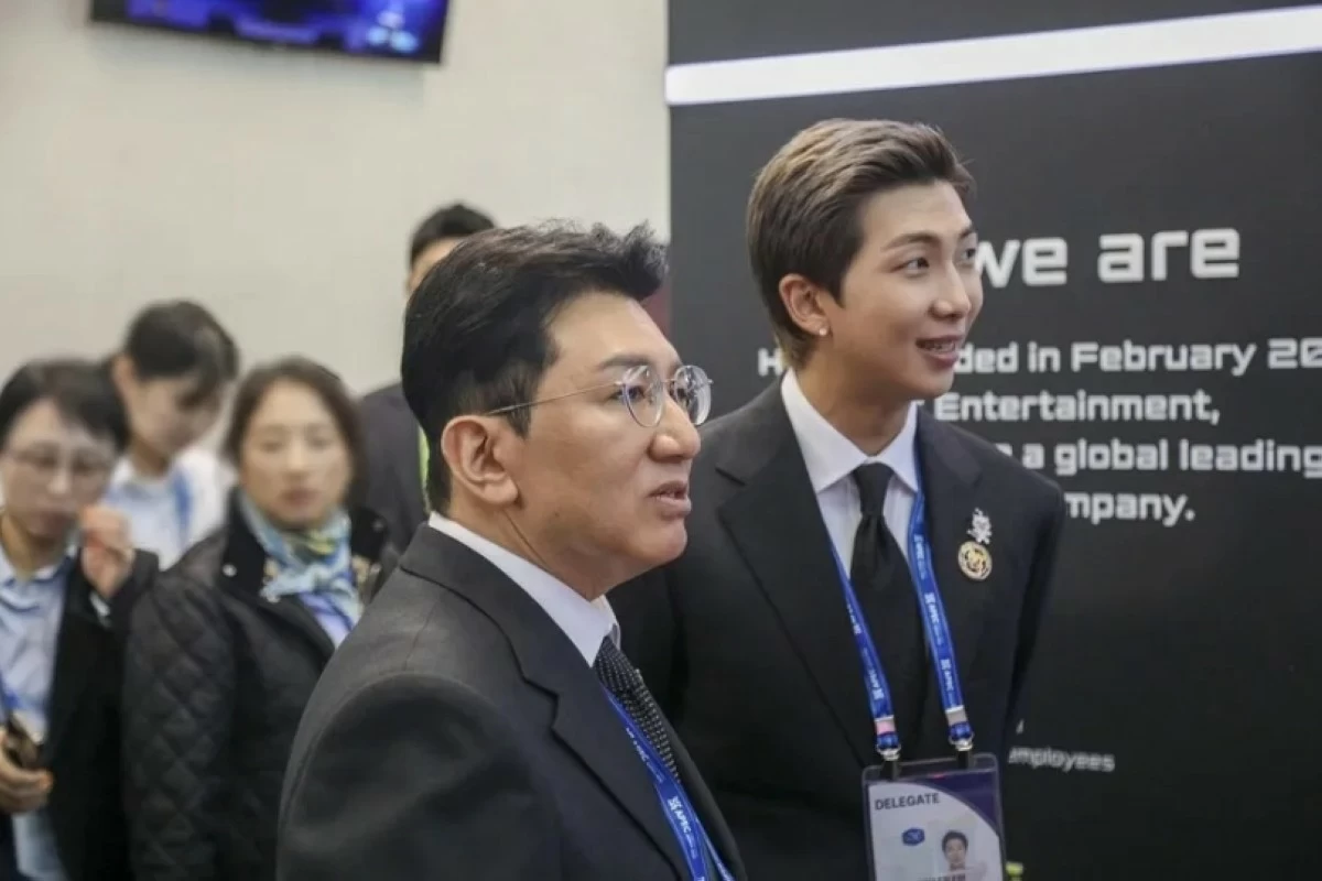 BTS' RM with HYBE Chairman Bang Si-hyuk at the APEC CEO Summit Korea 2025 (HYBE) 