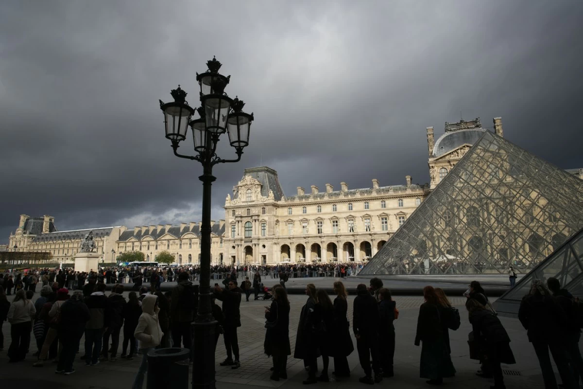 Paris prosecutor says 2 suspects in the Louvre jewel heist acknowledge their involvement