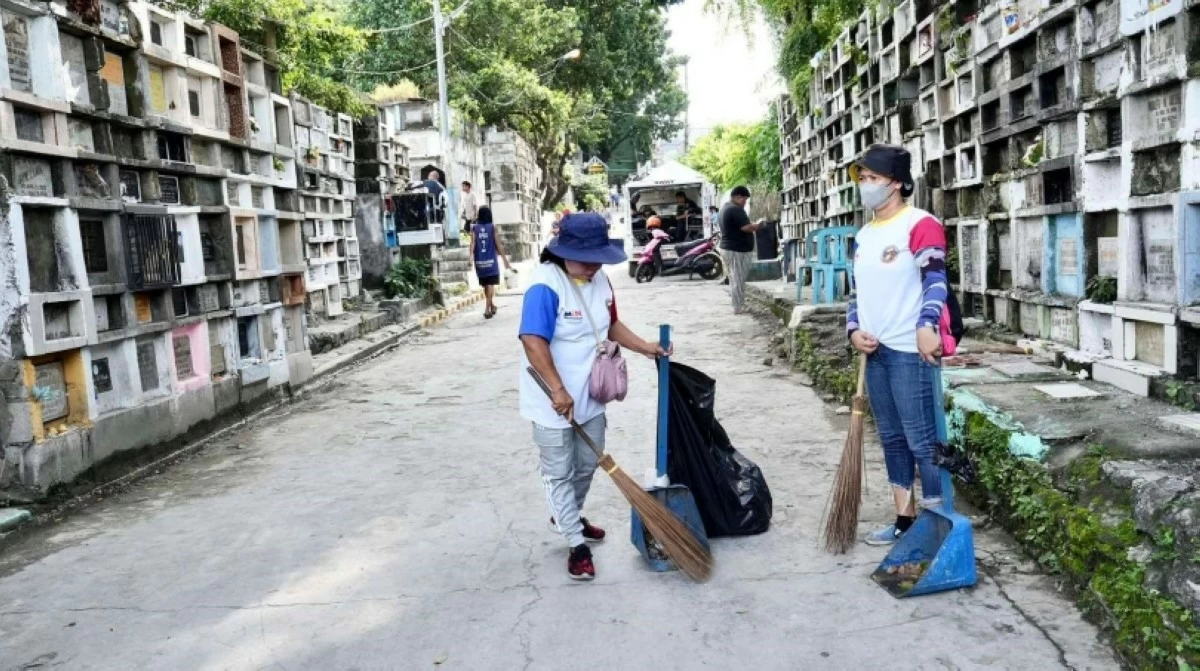 Cleaning of a cemetery in Muntinlupa (Photo from Muntinlupa PIO)
