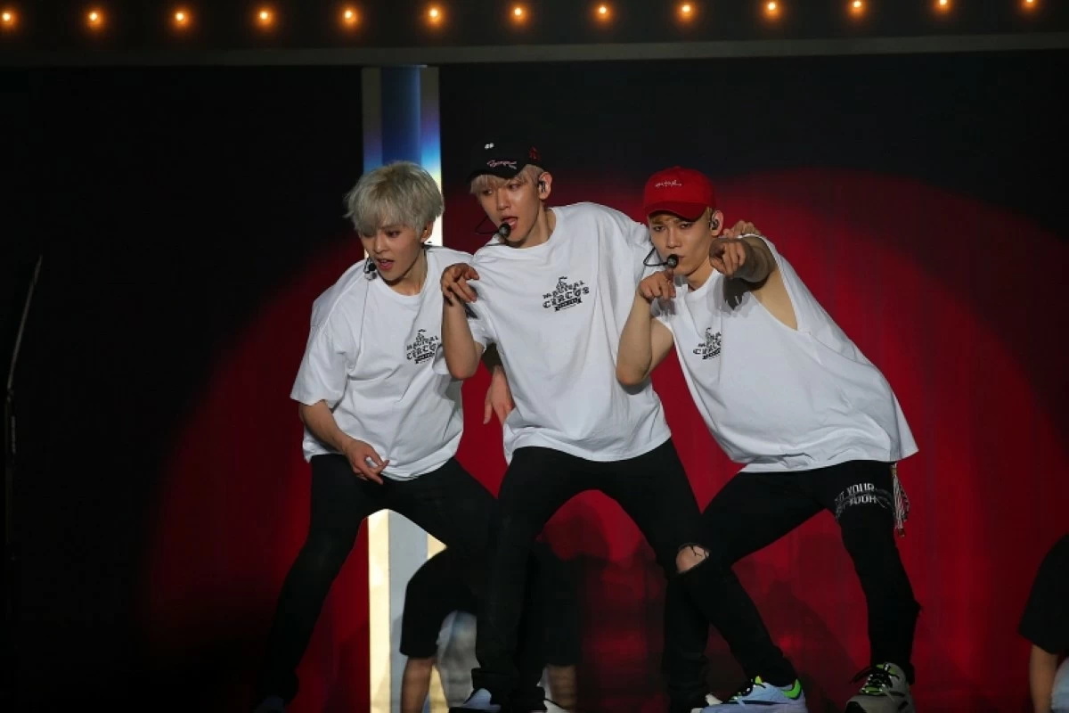 EXO-CBX's Xiumin, Baekhyun and Chen (X) 