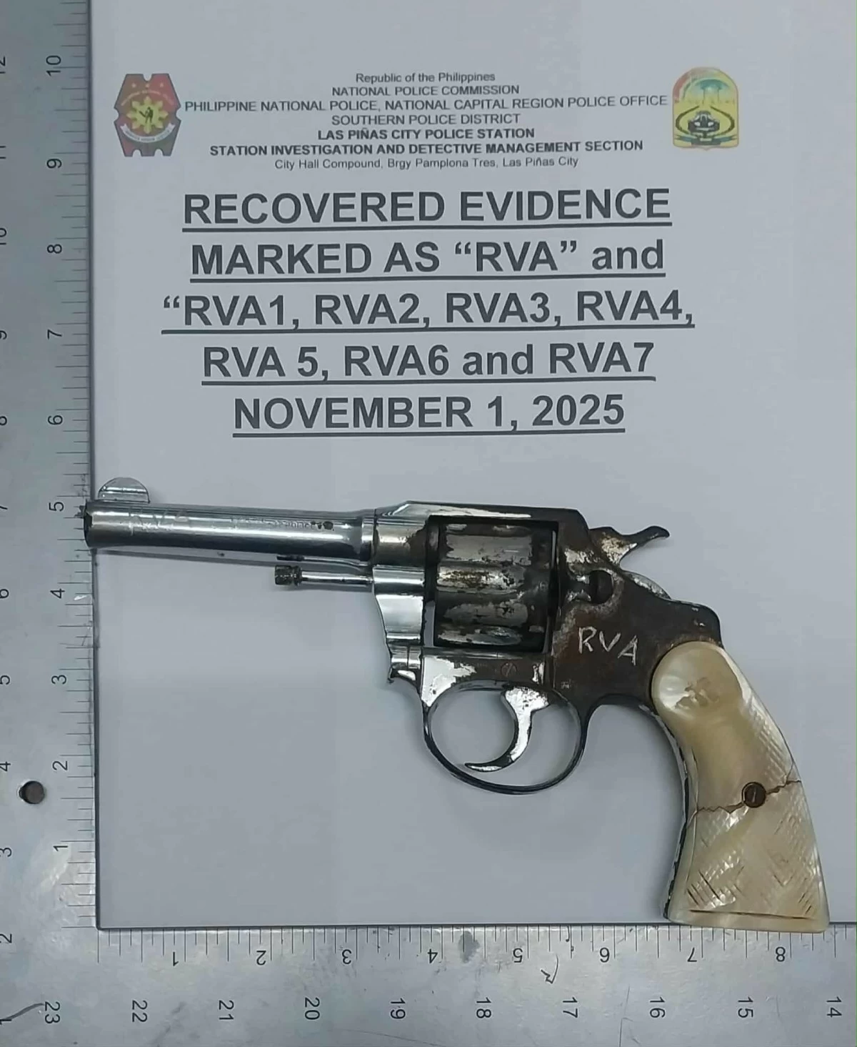 Recovered .32 caliber revolver from the arrested robbery-holdup suspect in Cavite (Photo from Las Pin̈as City Police)  
