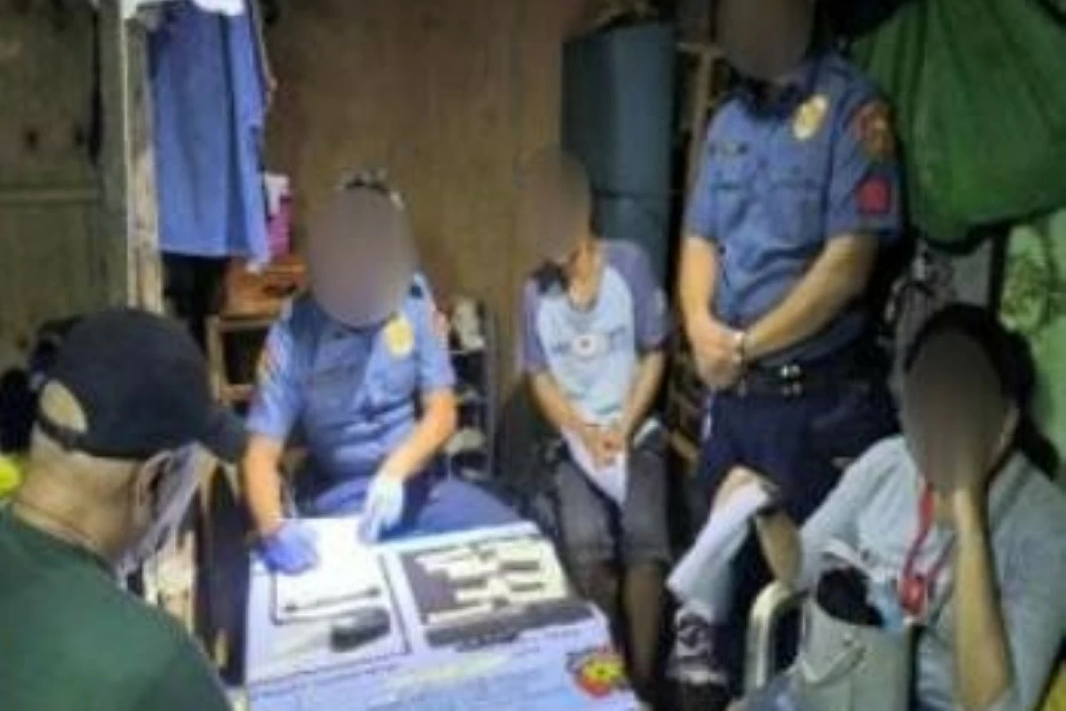 The Muntinlupa police with the suspect (Photo from Muntinlupa police / SPD) 