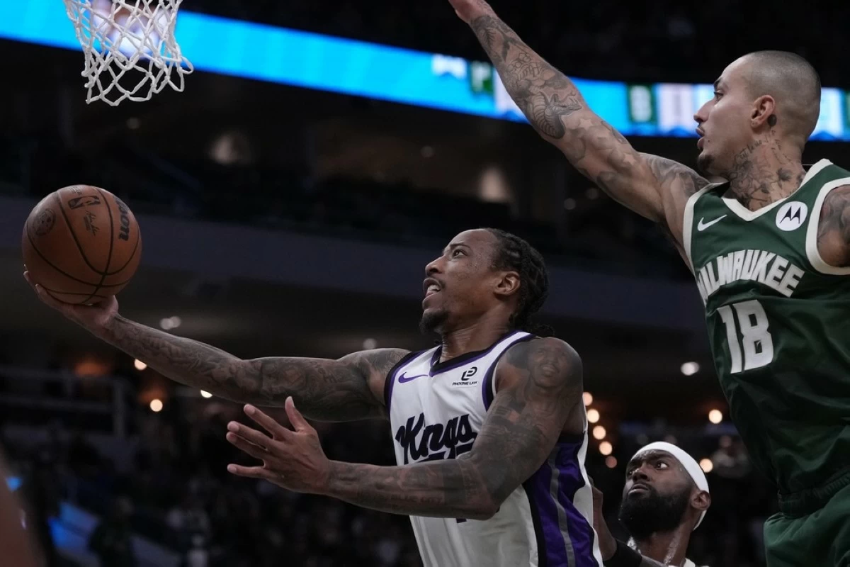 Sacramento Kings' DeMar DeRozan shoots past Milwaukee Bucks' Kyle Kuzma during the first half of an NBA basketball game Saturday, Nov. 1, 2025, in Milwaukee. (AP Photo/Morry Gash)