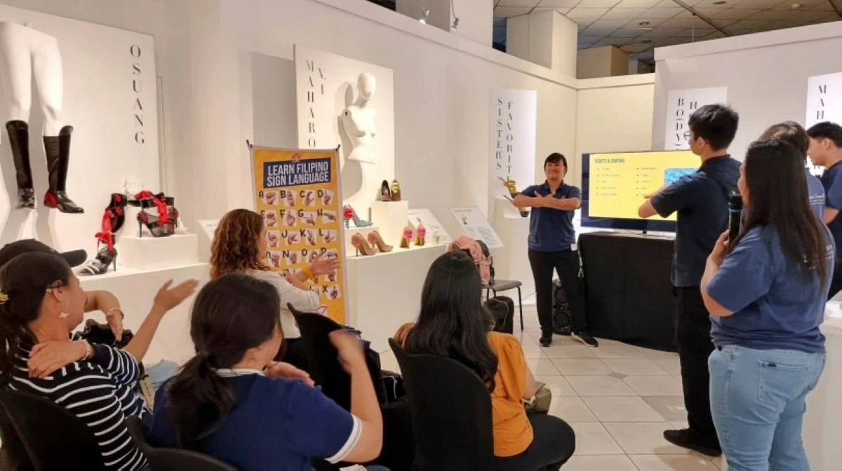 Filipino Sign Language training (Photo from FSL4IPH)