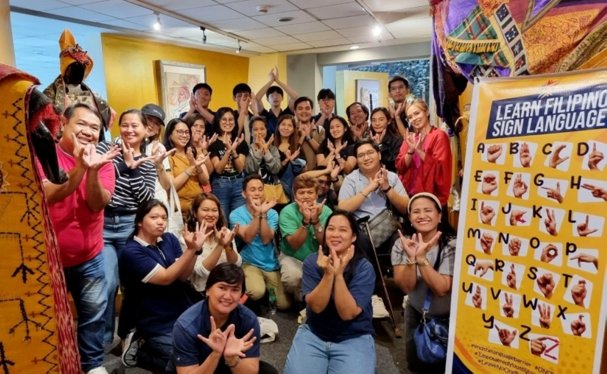 Filipino Sign Language training activity (Photo from FSL4IPH)