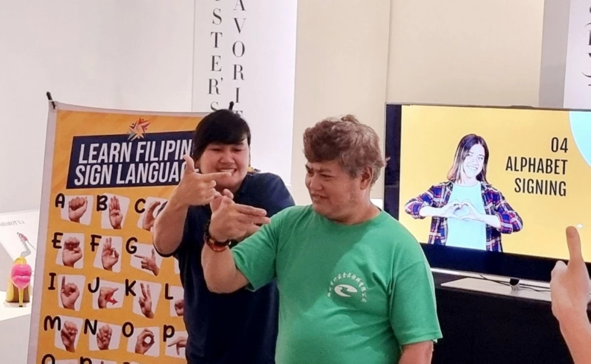 Filipino Sign Language training (Photo from FSL4IPH)