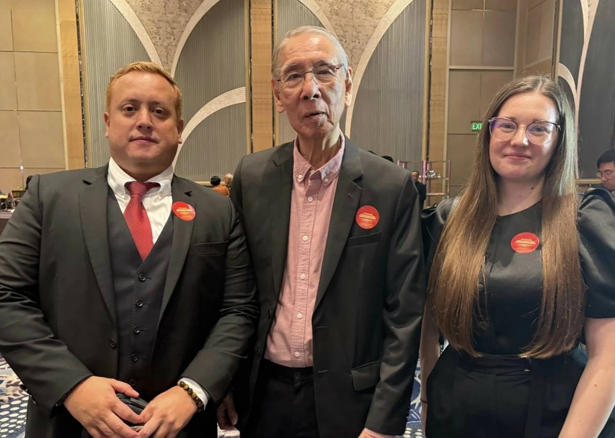 Carlos Eduardo Rueda; Sol Yuyitung, Chinese Commercial Newspaper publisher; and Vivien Jozsa of the Embassy of Hungary