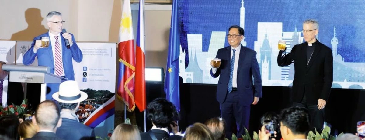 The traditional toast was proposed by Ambassador Karel Hejč, joined by Leo M. Herrera-Lim, undersecretary for migration affairs of the Department of Foreign Affairs, and the Most Reverend Charles J. Brown, apostolic nuncio to the Republic of the Philippines