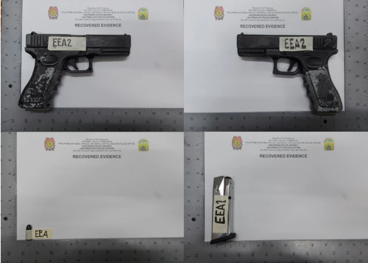The confiscated gun replica and magazine of .9mm pistol from the suspect. (Photo from Las Piñas City Police)