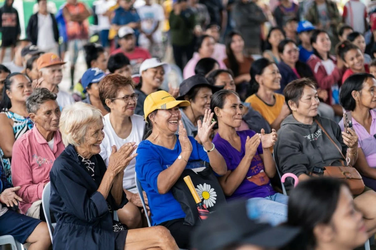 Senior Citizens in Camarines Sur (Facebook)