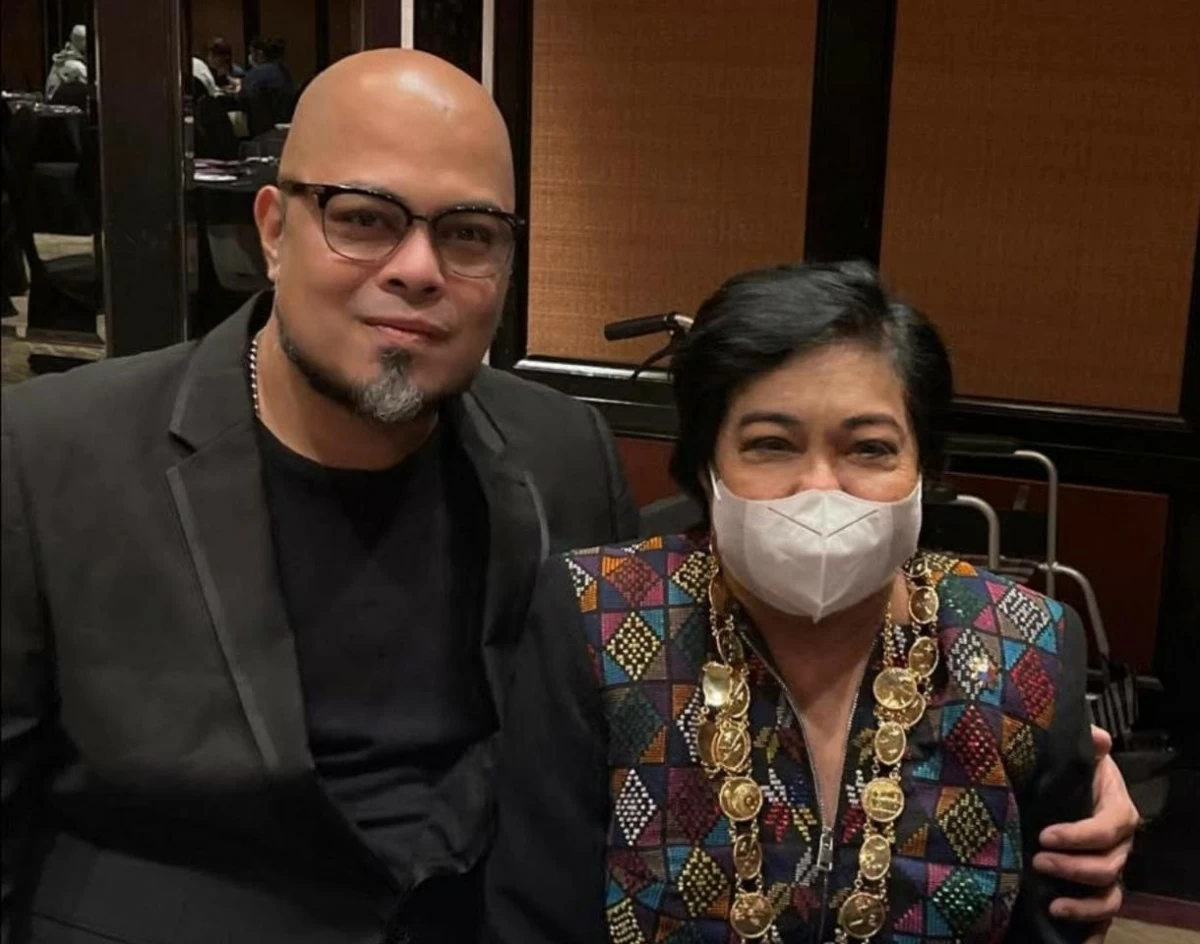 Ian de Leon with his mother, the late National Artist for Film and Broadcast Arts Nora Aunor (Images courtesy of Facebook)