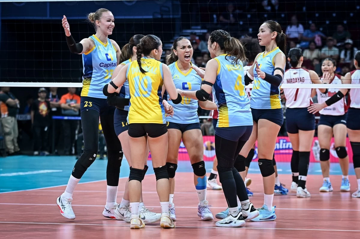 Capital1 celebrates a point in its match against Choco Mucho. (PVL Images)