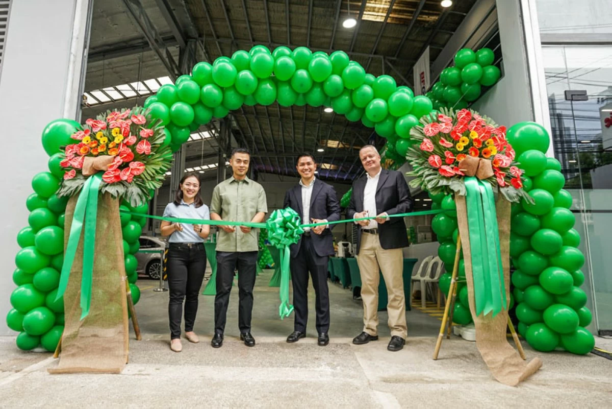 From left: Samantha Tan, Director, Tireserve Ventures Inc.; Thomerson Yao, President, Tireserve Ventures Inc.; Jonathan Khong, Country Director, Michelin Philippines; and Paul Perriniaux, Vice President Sales B2C, Michelin Asia Pacific.