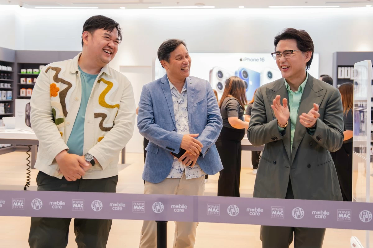 A joyous congratulations among Mr. Hans Sy, Jr., President of SM Engineering Design & Development; Mr. Lawrence Sison, CEO of Power Mac Center, Inc.; and Mr. Steven Tan, President of SM Supermalls.